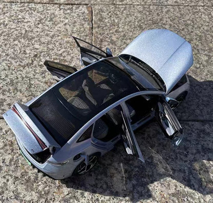 BYD Collector's Edition 1:18 Alloy Model - NICE EVS